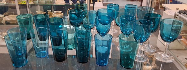 Lot 1386 - BLUE GLASSWARE