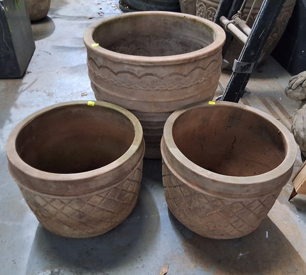 Lot 451 - GARDEN POTS