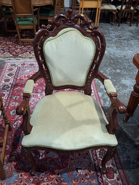 Lot 151 - ARMCHAIR
