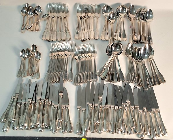 Lot 1233 - CUTLERY SERVICE