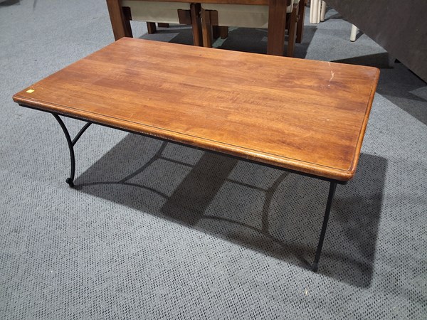 Lot 359 - COFFEE TABLE