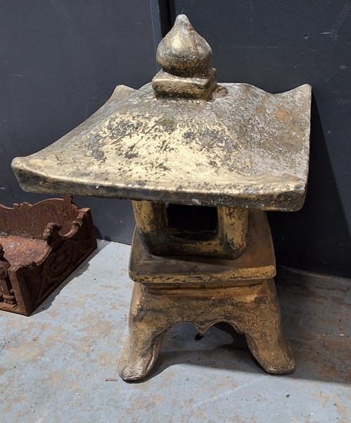 Lot 438 - GARDEN LANTERN