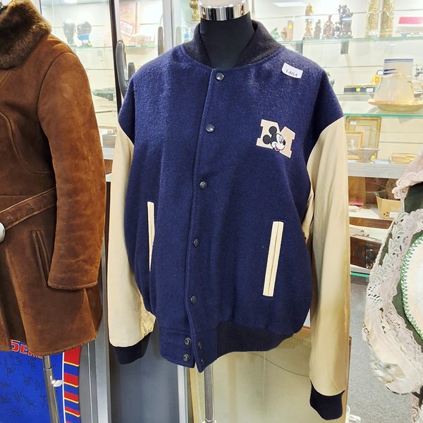 Lot 1404 - JACKET