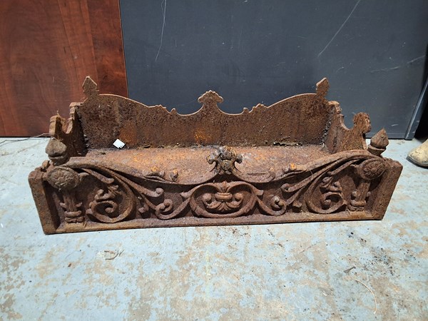 Lot 472 - HEARTH