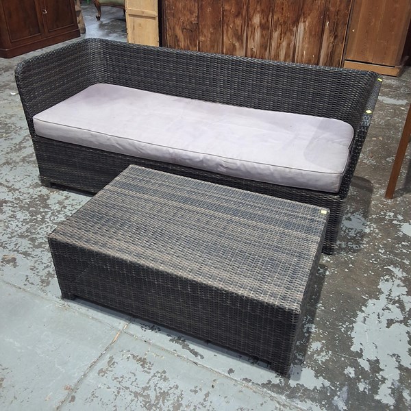 Lot 363 - OUTDOOR LOUNGE