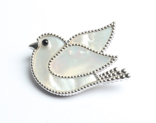 Lot 1032 - SILVER BROOCH