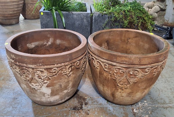 Lot 446 - GARDEN POTS