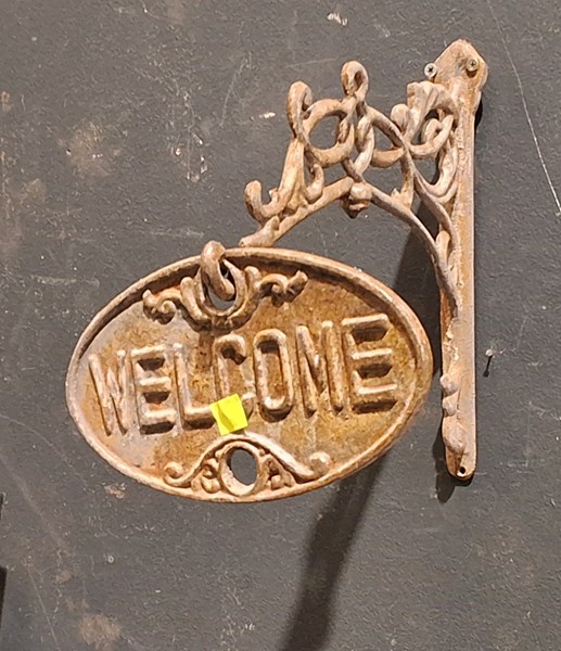 Lot 484 - ENTRANCE SIGN