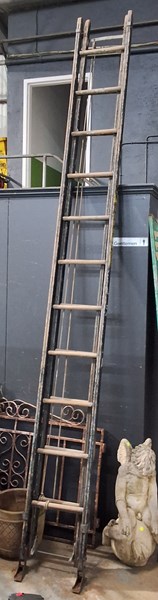 Lot 452 - VINTAGE LADDER