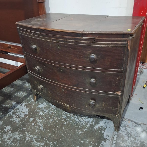 Lot 1 - DRESSING CHEST