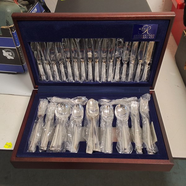 Lot 1336 - CUTLERY CANTEEN