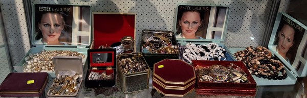 Lot 1314 - COSTUME JEWELLERY