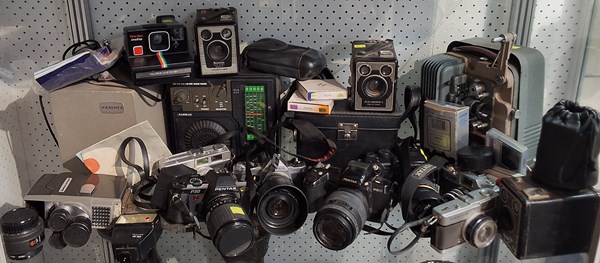 Lot 1296 - CAMERAS