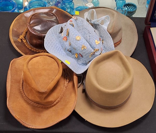 Lot 1409 - HATS
