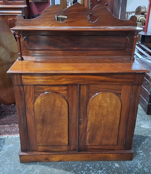 Lot 158 - CHIFFONIER