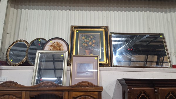 Lot 231 - WALL DECOR