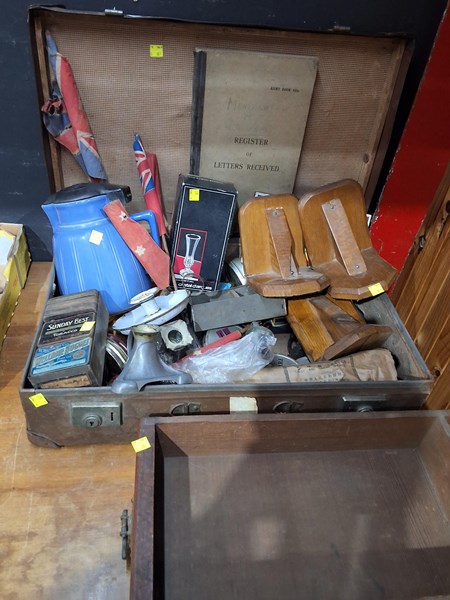 Lot 266 - MYSTERY SUITCASE