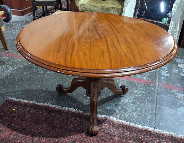 Lot 239 - DINING TABLE