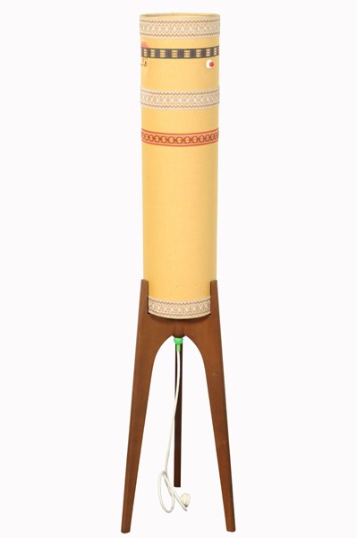Lot 51 - ROCKET LAMP