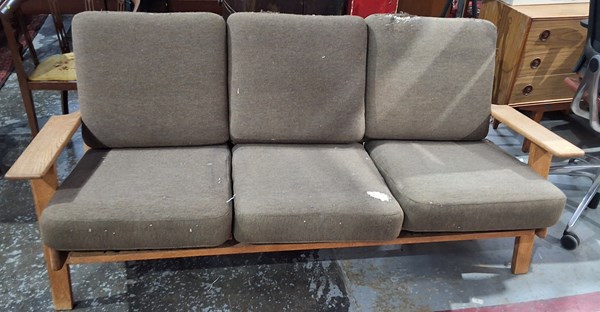 Lot 356 - LOUNGE