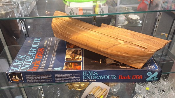 Lot 1427 - MODEL SHIP