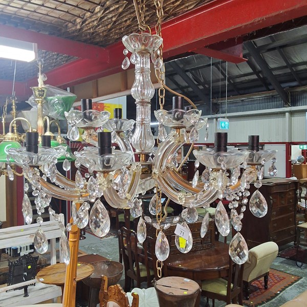 Lot 71 - CHANDELIER