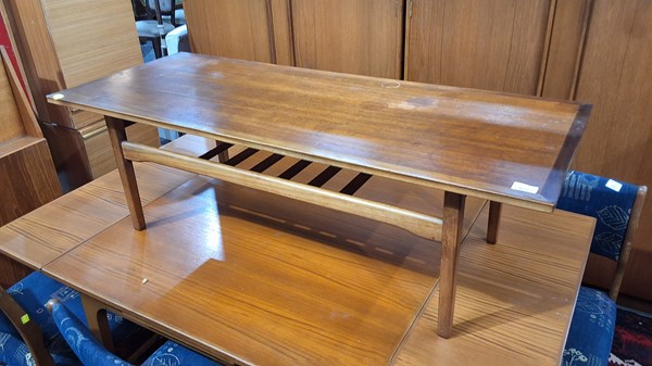 Lot 400 - COFFEE TABLE