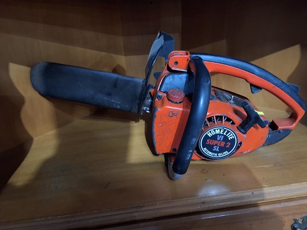 Lot 422 - CHAINSAW