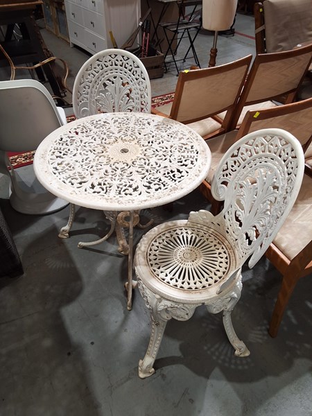 Lot 367 - GARDEN SETTING
