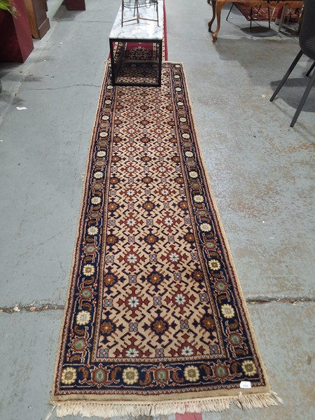 Lot 464 - HALL RUNNER