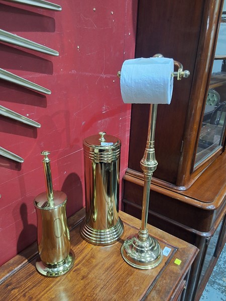 Lot 25 - TOILET SET