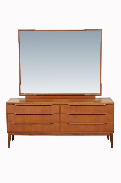 Lot 23 - DRESSING TABLE