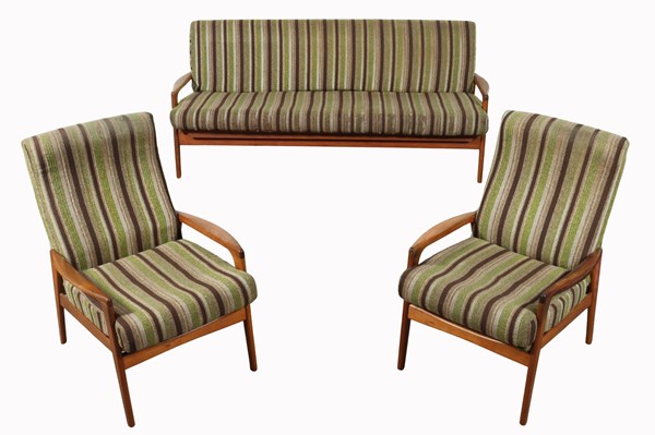 Lot 130 - FLER LOUNGE SUITE