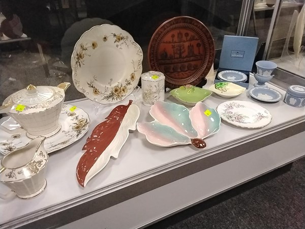 Lot 1244 - ASSORTED CHINAWARE