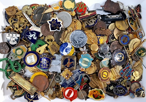 Lot 1099 - QUANTITY OF BADGES