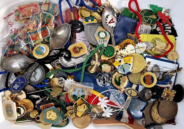 Lot 1101 - QUANTITY OF BADGES