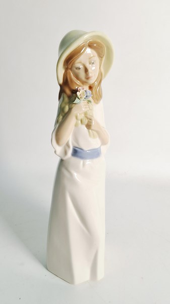 Lot 1330 - PORCELAIN FIGURE