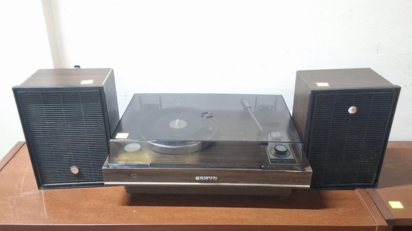 Lot 270 - STEREO