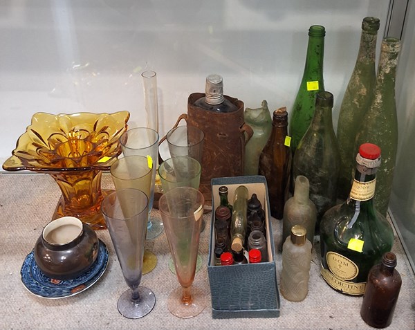 Lot 1469 - COLLECTABLE GLASSWARE