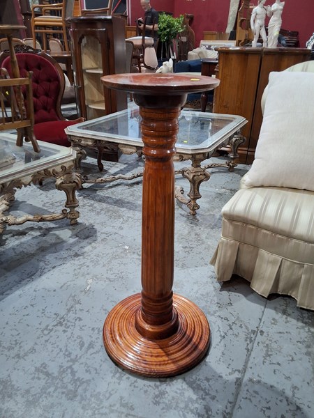 Lot 131 - PEDESTAL