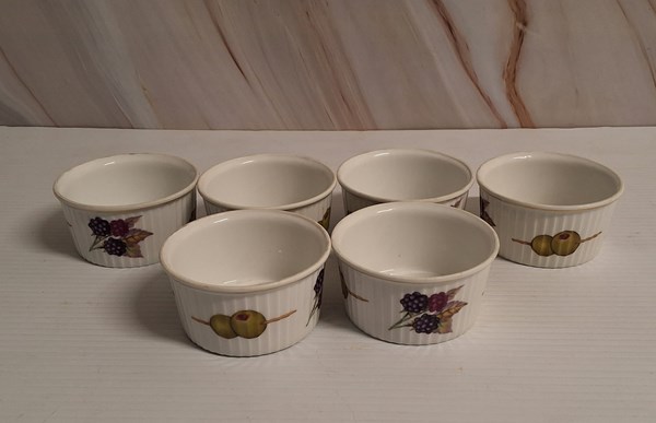 Lot 1318 - ROYAL WORCESTER RAMEKINS