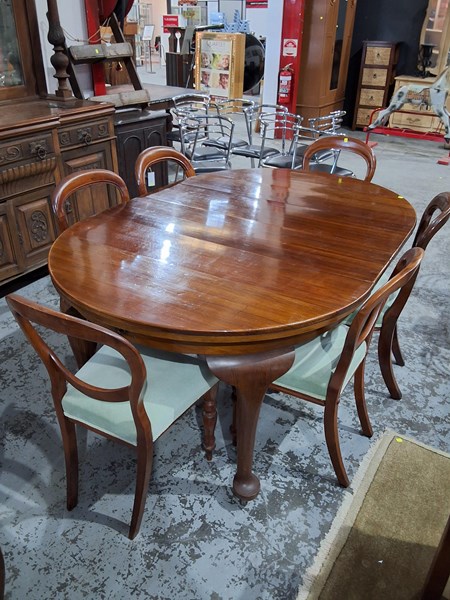 Lot 176 - DINING SUITE