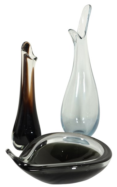 Lot 24 - DECORATIVE GLASSWARE