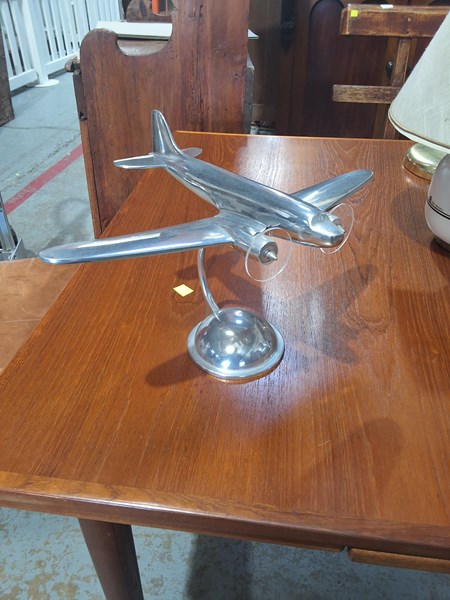 Lot 1501 - DESK ORNAMENT