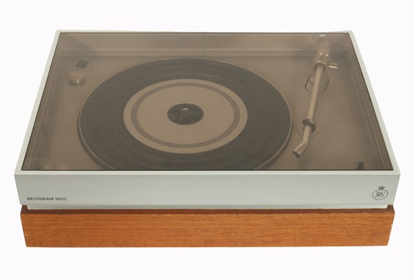 Lot 44 - BEOGRAM 1800 TURNTABLE