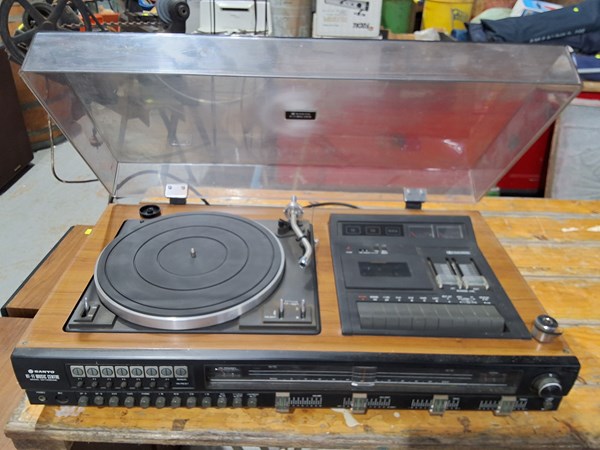 Lot 306 - HI-FI MUSIC CENTRE
