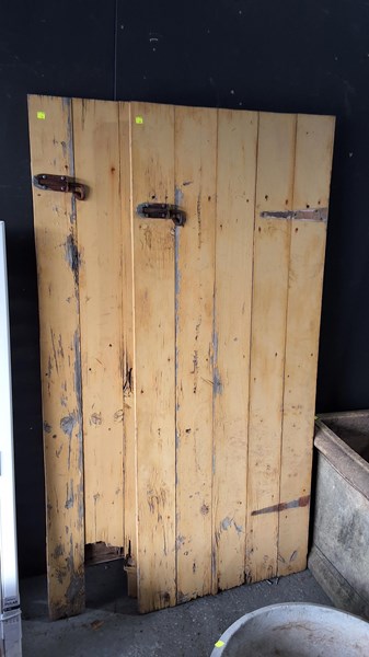 Lot 467 - DUNNY DOORS