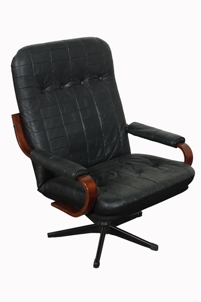 Lot 174 - LEATHER ARMCHAIR