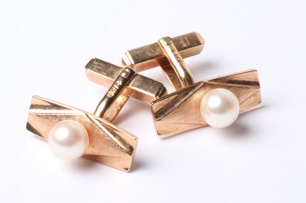 Lot 1029 - PAIR OF CUFFLINKS