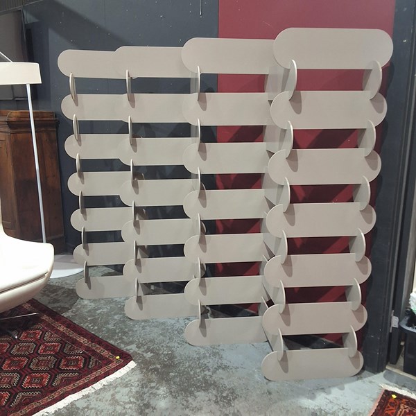 Lot 180 - DIVIDING SCREEN